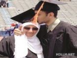 مواطنة وابنها يتخرجان من جامعة واحدة .. وفي يوم واحد!