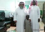 التعرف على المعلم الذي صور الطالب الباكي بجازان