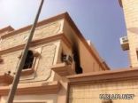 موقف بطولي .. معلم ينقذ طفلين وخادمة من حريق