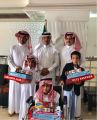 مدير تعليم منطقة تبوك يكرم طالبين من ابتدائية الملك عبدالعزيز