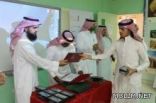 تكريم طلاب التربية الخاصة بمدرسة خالد بن الوليد للمقررات بطبرجل