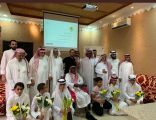 طلاب وطالبات الرياض يقدمون الهدايا للمسنين