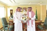 مدير تعليم منطقة تبوك المكلف يكرم معلما تبرع لوالده بكليته