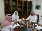 وحدة تطوير مدارس الطائف تناقش مع قادتها بعضا من الآليات والبرامج