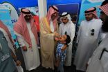 محافظ حقل يدشن حملة تطعيم الطلاب بمدرسة الملك خالد الابتدائية