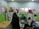 محافظ الكامل يزور مدارس تعليم مكة بالمحافظة