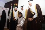 الطفلة وسن بتعليم مكة تتحدى القراءة من خلف ضمادات جروحها