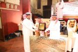 ابتدائية زيد بن ثابت بمكة تكرم الأستاذ محمد الزهراني بمناسبة تقاعده