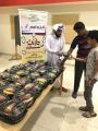 الأندية الموسمية وأندية الحي بتبوك توزع 1900 وجبة صحية لمرتادي أندية البنين والبنات