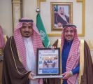 أمير منطقة القصيم يبارك إطلاق صحيفة جامعة القصيم ويتسلم العدد التطويري الأول منها باللغتين العربية والإنجليزية