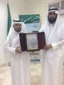 الفهمي … حارس مدرسة يتحدى الظروف ويحصل على درجة البكالوريوس .. حلمه أن يكون معلماً وطموحه الدراسات العليا