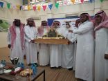 “رضاي عنك ” هدية والدة معلم في الأفلاج بحفل تقاعده .. الدموع سبقت عبارات الوداع