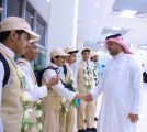 بالصور والأسماء ..مدير تعليم البكيرية يستقبل طلاب الكشافة المشاركين بالحج من المطار