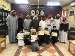 متوسطة صلاح الدين الأيوبي بتبوك تكرم طلابها المتفوقين