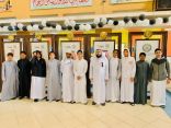بالصور .. زيارة طلاب متوسطة الحسن بن علي بجدة لمعرض التوعية بأضرار التدخين والمخدرات بثانوية أم القرى