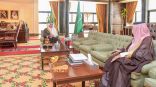 أمير منطقة تبوك يلتقي مدير التعليم بالمنطقة