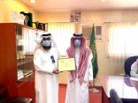 ثانوية  ” حراء ” بتعليم عسير .. تكرم المبادرين بتلقي لقاح كورونا