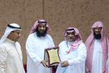 ” الحملي ” يكرم ” المجممي ” لتميزه في خدمة نادي الحي التعليمي بجحا