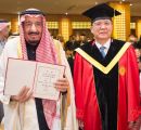 ‏خادم الحرمين الشريفين يدشن مكتبة الملك عبدالعزيز العامة في جامعة بكين ويتسلم الدكتوراه الفخرية من الجامعة