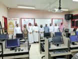 رئيس الشؤون المدرسية بتعليم أحد رفيدة يدشن مشروع المقرأة الإلكترونية بابتدائية حفص ومتوسطة قالون بالواديين