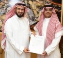 مدير عام تعليم مكة المكرمة يكرم الشريف لجهوده البارزة في الإعلام التربوي
