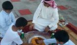 مدير تعليم جدة يوجه بتكريم معلم ابتدائية شارك طلابه وجبة غداء