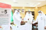 مدير تعليم القريات يكرم المعلمين والمعلمات الأكثر خدمة ويدشن أكثر من 8000 رسالة نصية لتهنئة المعلمين والمعلمات باليوم العالمي للمعلم