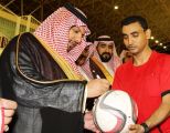 سمو الأمير خالد بن سعود يتوج ثانوية الاحد بكأس بطولة ولي ولي العهد