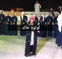 الطالبة والمنشدة لولو تنشد في سماء الجنادرية بكلمات تعبر عن حب الوطن