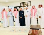 توزيع 3 أجهزة حاسب آلي محمولة لمستفيدي مكتب وفاء بتعليم شرق الدمام
