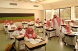 “ التعليم ” توجه بمنع الزوار وأولياء الأمور من دخول الفصول الدراسية